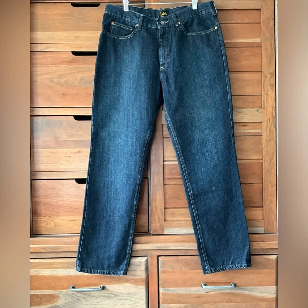 NWOT Lee Relaxed Fit Straight Leg Jeans 36 x 32